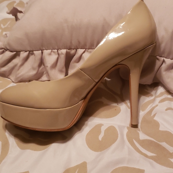 Heels - Picture 3 of 3